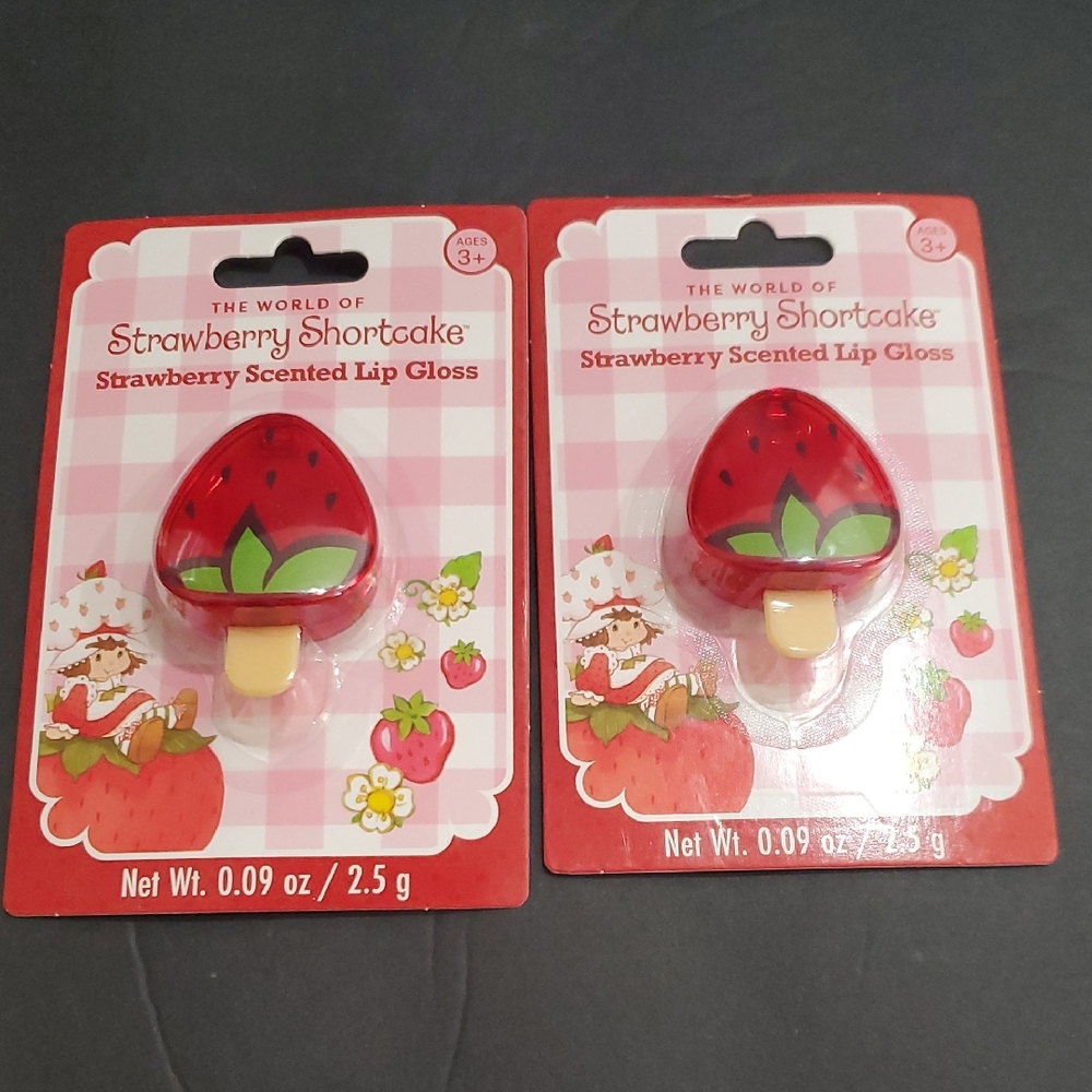 2pack The world of Strawberry shortcake Strawberry scented lip gloss brand new